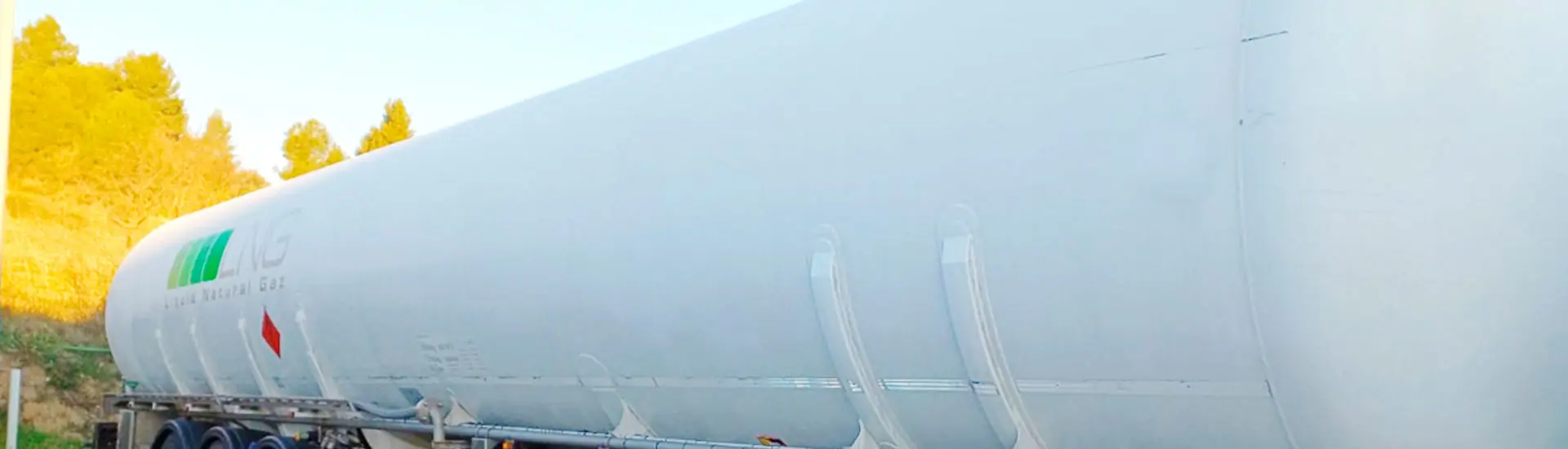 At Vakuum we sell second-hand tanks for the transport of LNG In Vakuum you can buy second-hand tanks for the transport of Liquefied Natural Gas