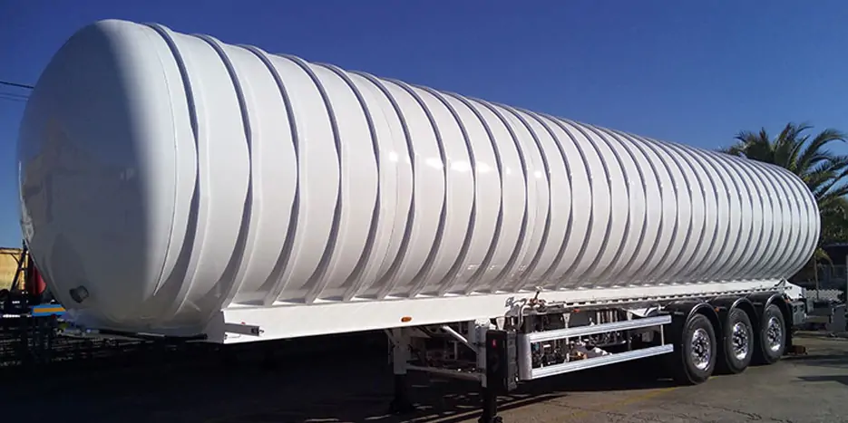 Vakuum semi-trailers with a capacity of 62,000 liters Vakuum semitrailers with few kilometers, flowmeter and pump, working pressure pressure 6 bar. Tanks checked and ready to work