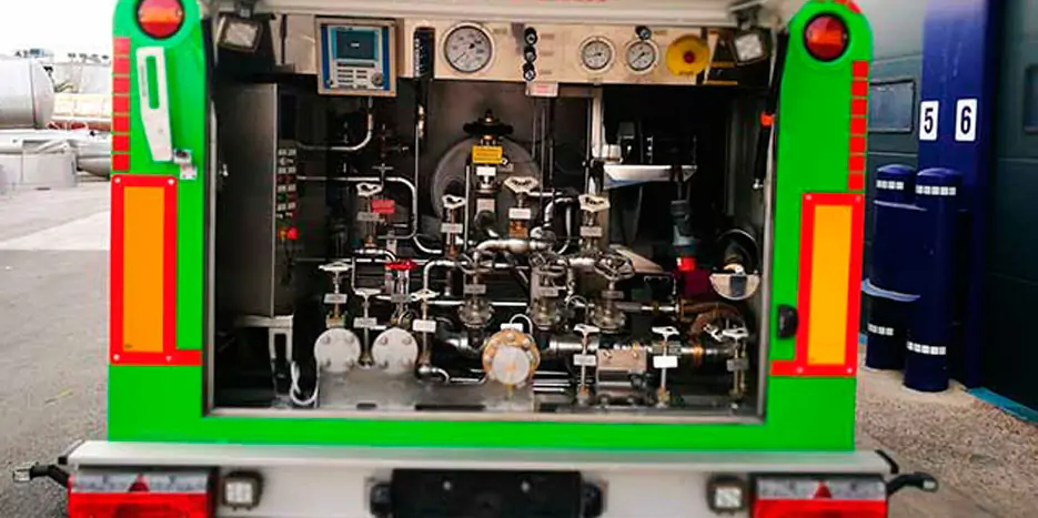 Trailers for the transport of liquefied nitrogen, oxygen and liquefied argon, designed and manufactured by Vakuum