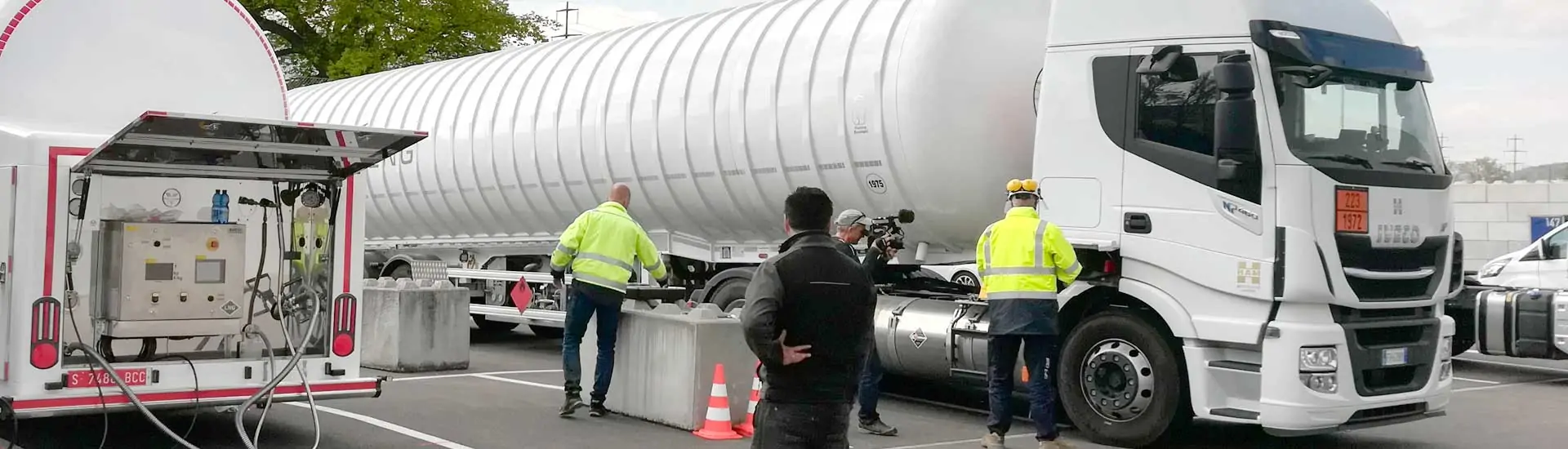 Vakuum training courses on cryogenic equipment At Vakuum we train your team for the use and maintenance of cryogenic facilities